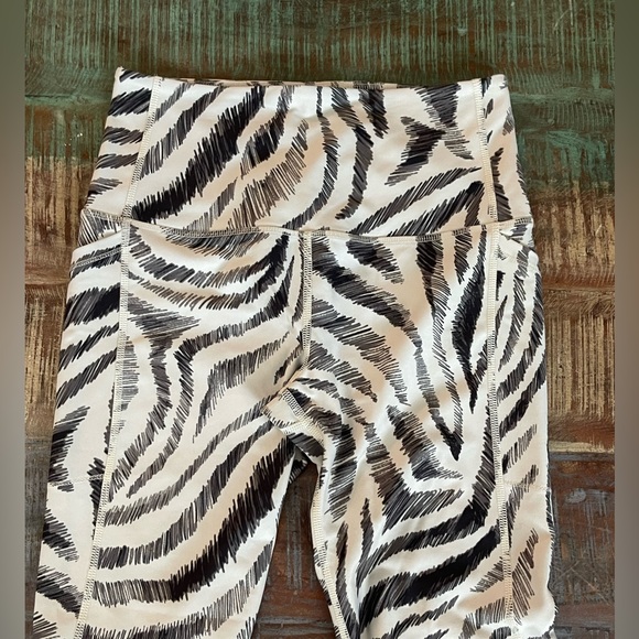 Women's DSG Momentum  Trippy Zebra Sand - Picture 3 of 9